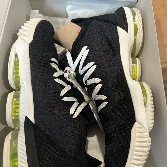 Lebron XVI Low size 11 - Picture 5 of 5